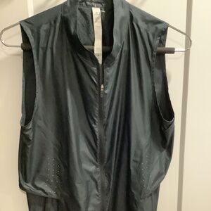 Lululemon ultra light weight running/cycling vest, size 6, dark navy